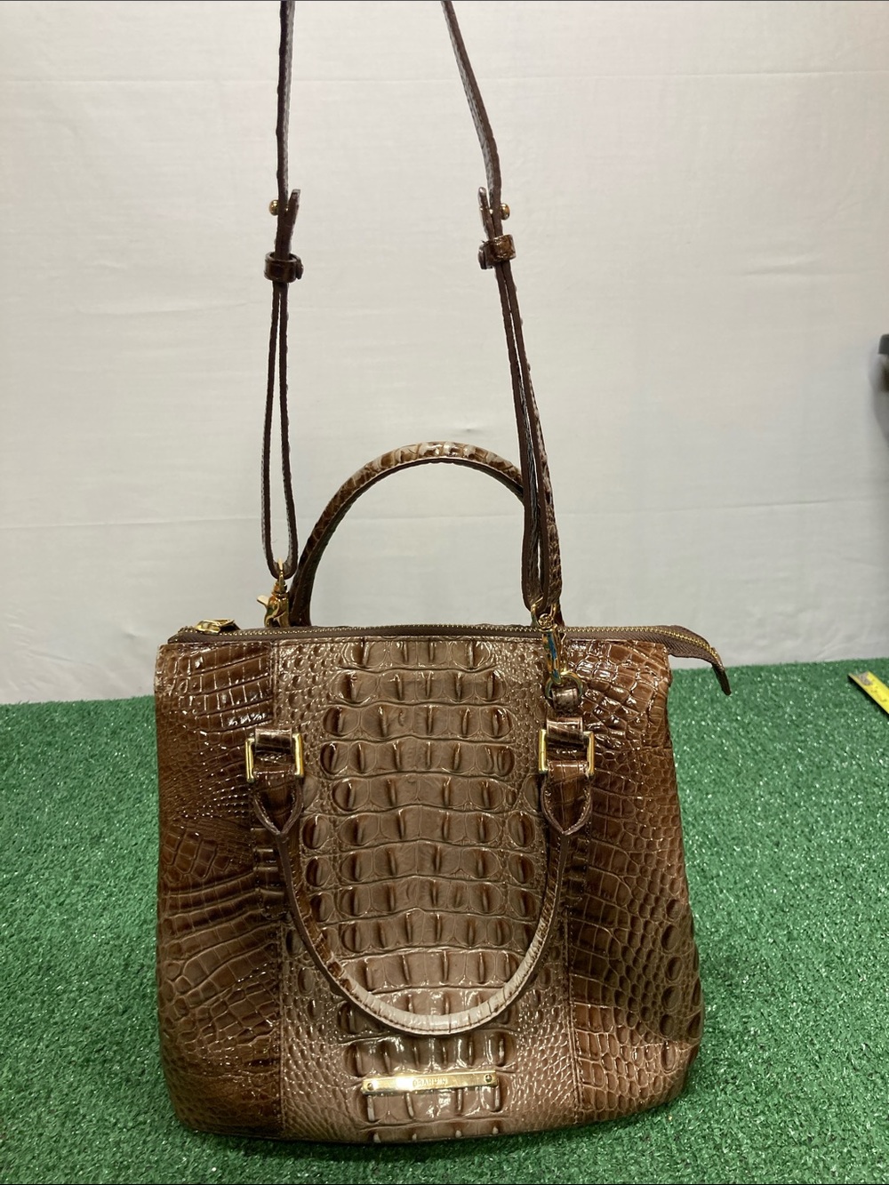 Brahmin Brown Croc-Embossed Leather Women’s Handbag (OKPM-09-33)